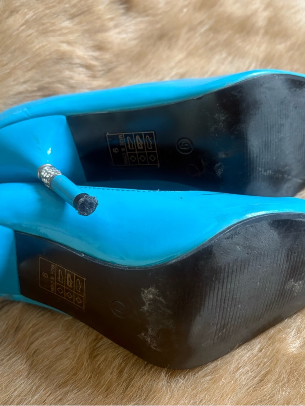 le chateau Bright Turquoise Patent Pointed-Toe Pumps - Picture 3 of 5